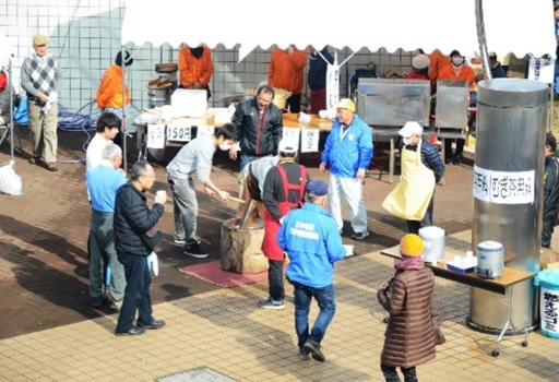 恒例の地区社協によるもちつき