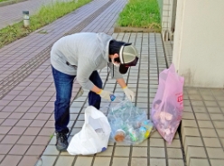 ゴミ拾い作業