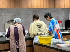 市内協力事業者での調理補助（就労体験）